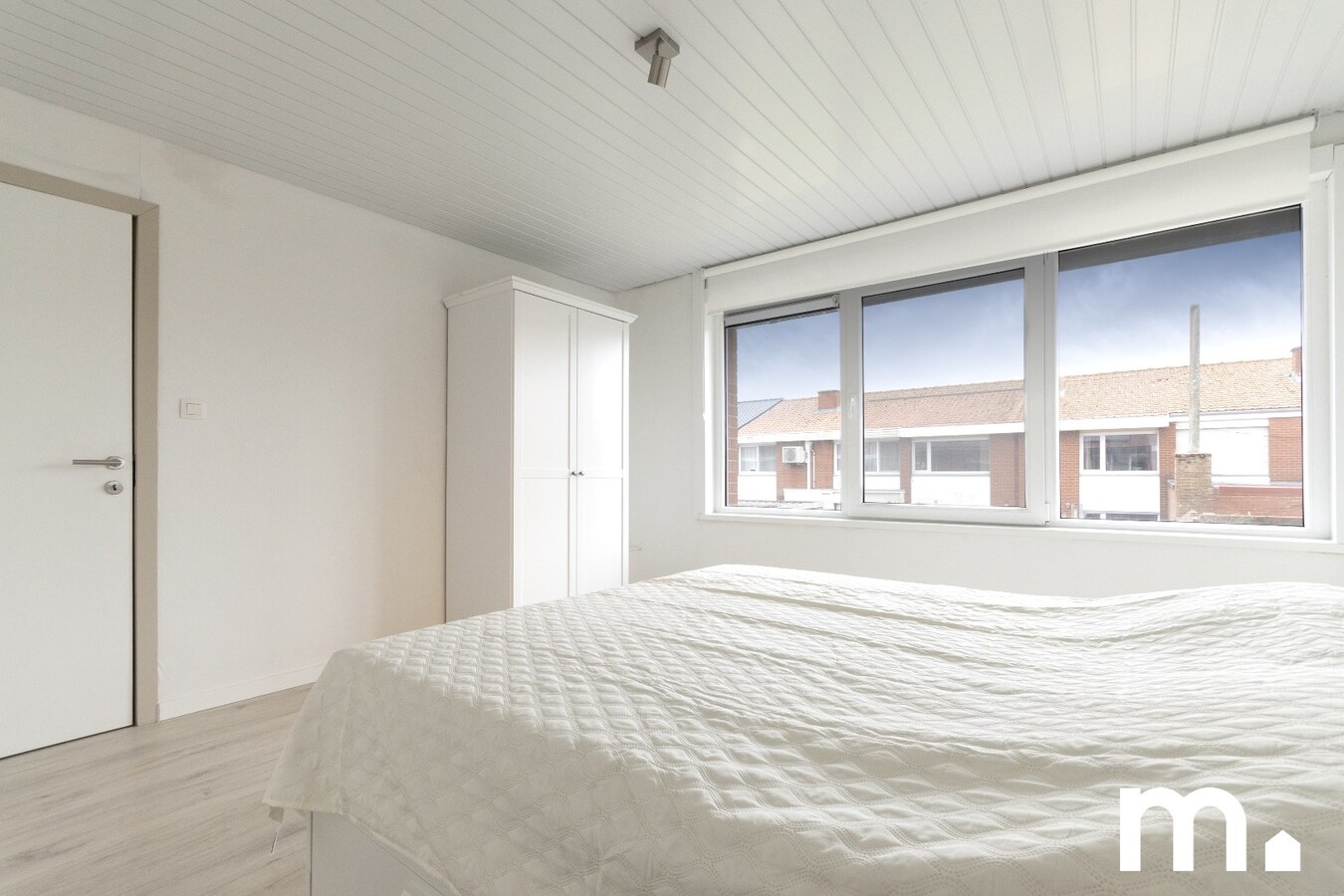 Instapklare gezinswoning met 4 ruime slaapkamers en aangelegde tuin 