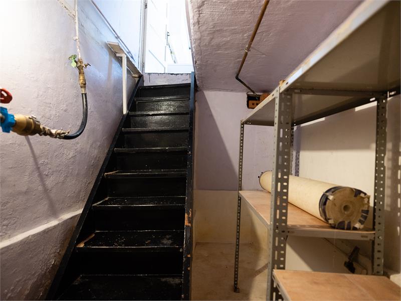 Buitenkans: grote, solide, te renoveren woning in centrum Bassevelde 