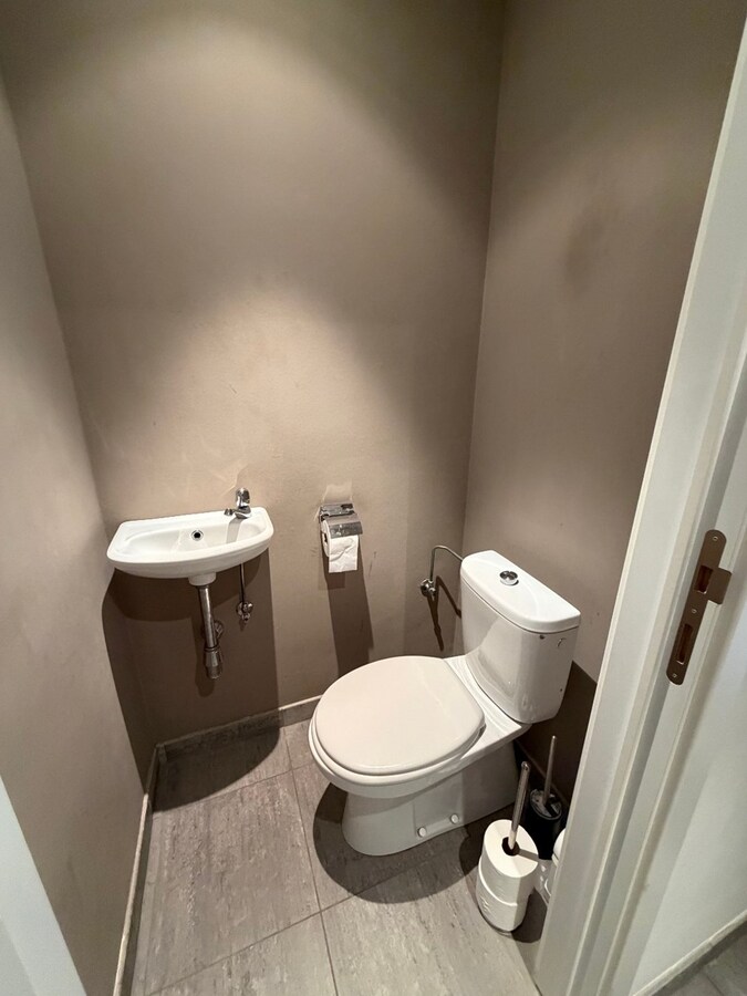 Gelijkvloers app. nabij het Carlos Dierickxplein te Asper. 