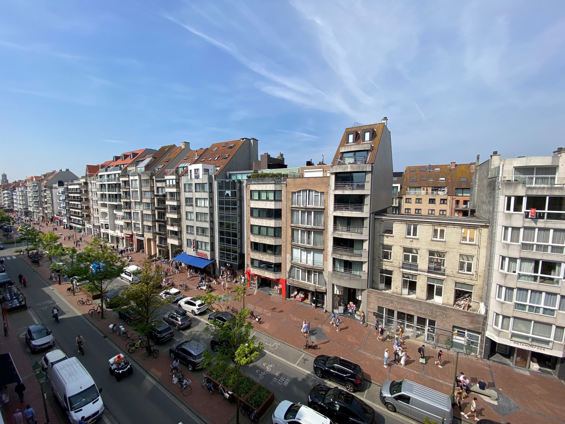 GEMEUBELD - Modern ingericht appartement met 2 volwaardige slaapkamers gelegen in de Lippenslaan. 