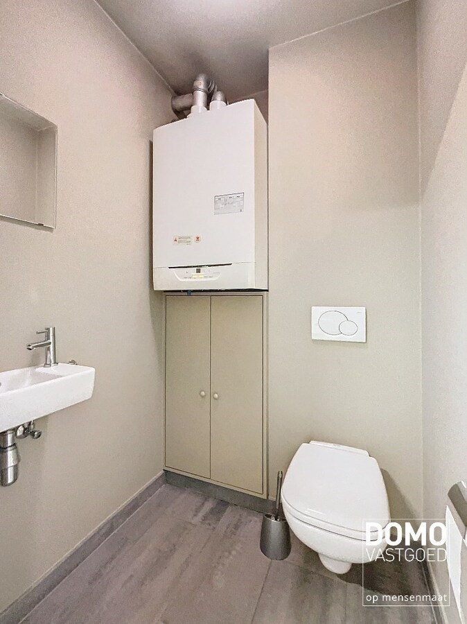 KANTOOR/PRAKTIJKRUIMTE TE HUUR IN CENTRUM KERMT MET ONDERGRONDSE AUTOSTANDPLAATS 