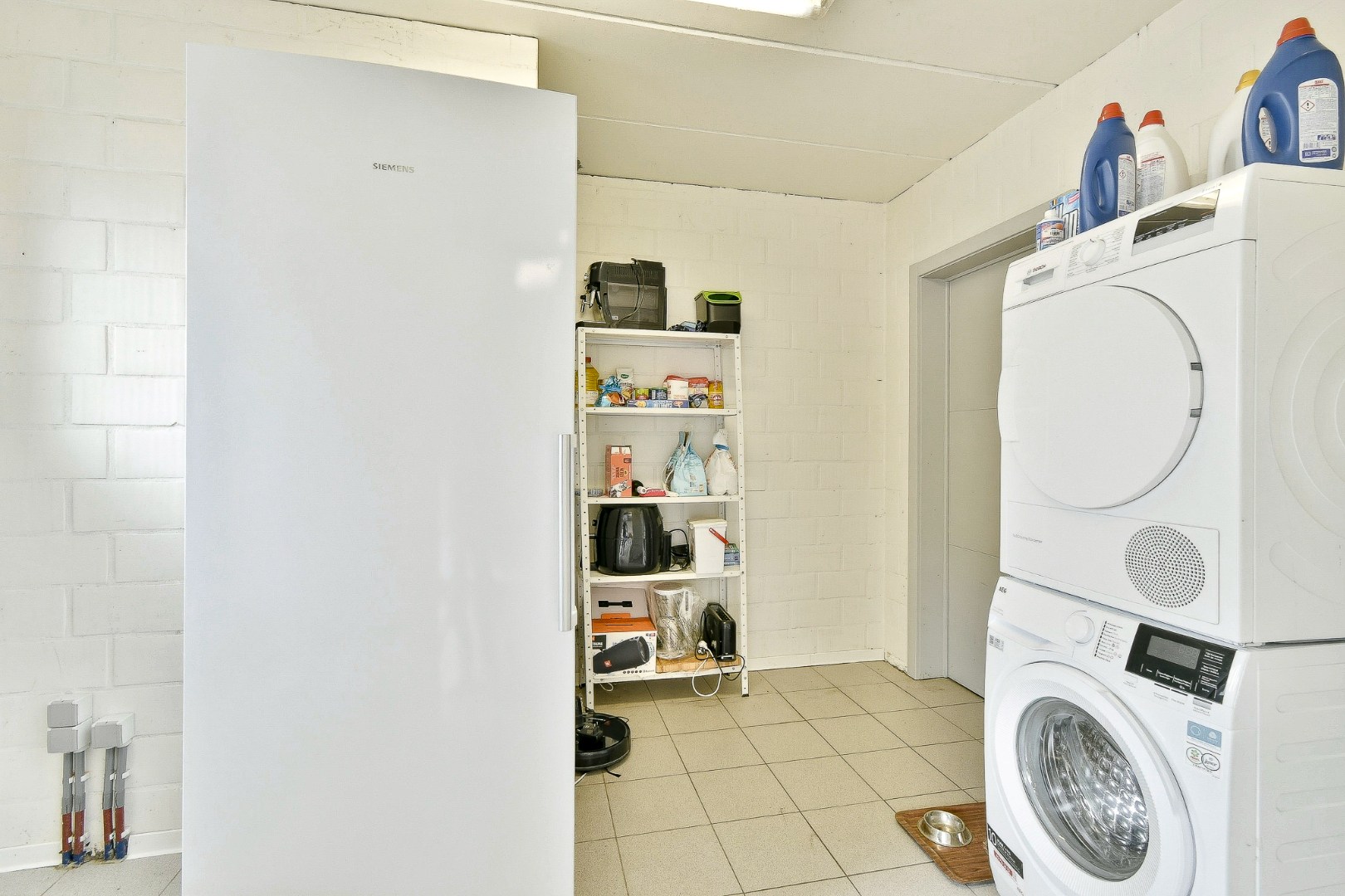 Instapklare alleenstaande woning met 4 slaapkamers op rustige ligging in Koekelare 