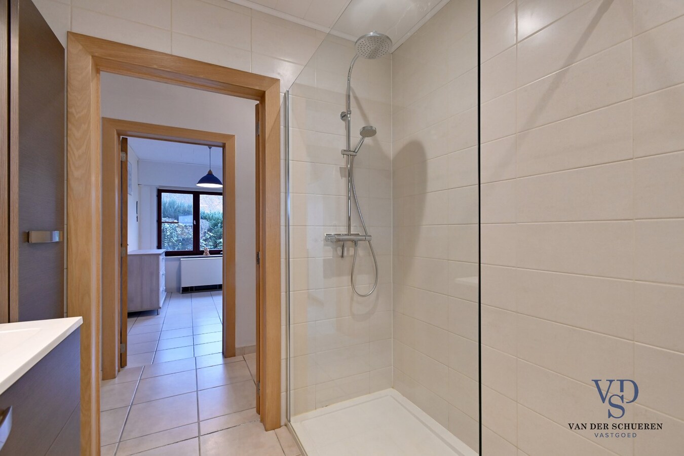 Degelijke bungalowwoning met garage 