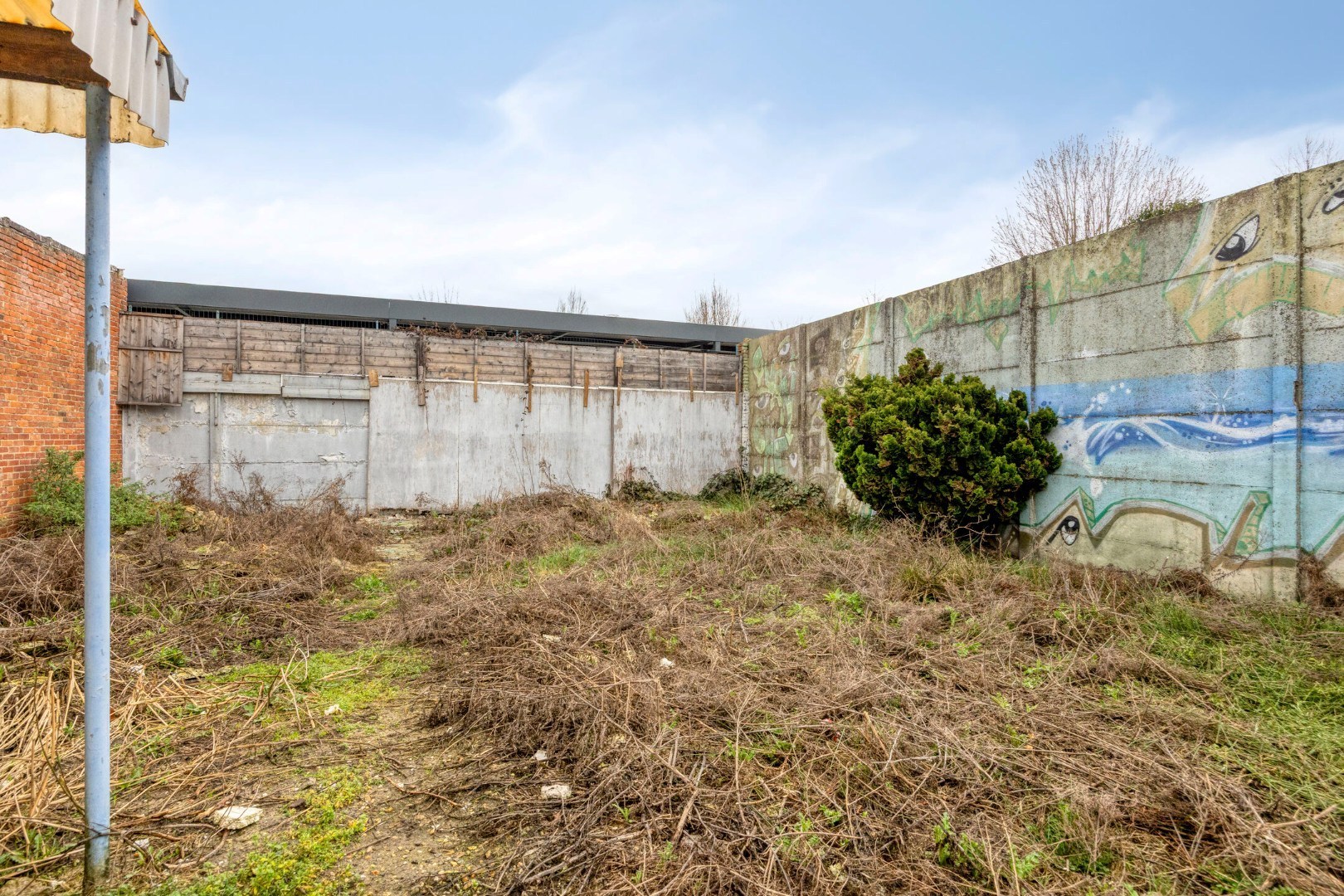 Te renoveren woning met 4 slpk. en gezellige stadstuin op een centrale ligging in Geel 