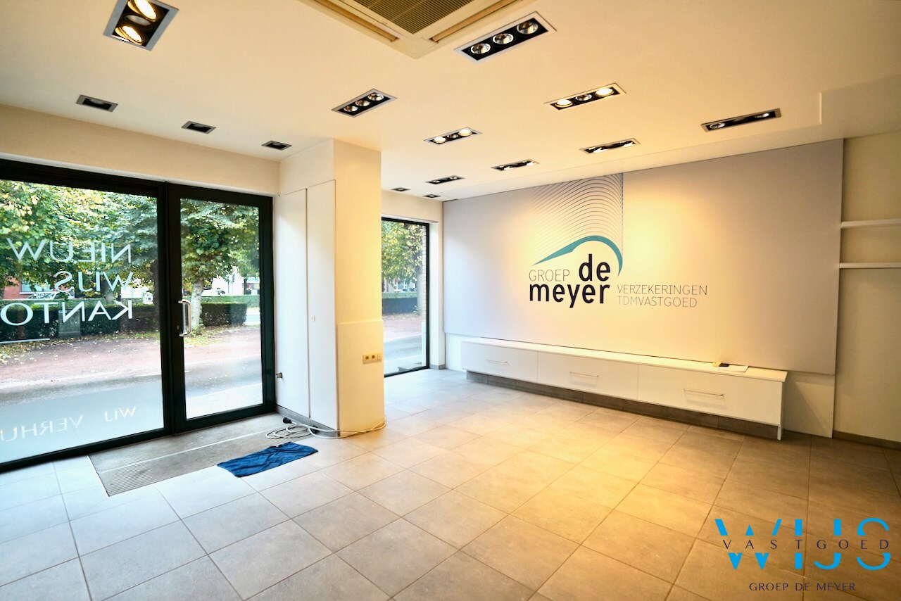 Goed gelegen handelspand met garage te CENTRUM ERTVELDE ! 