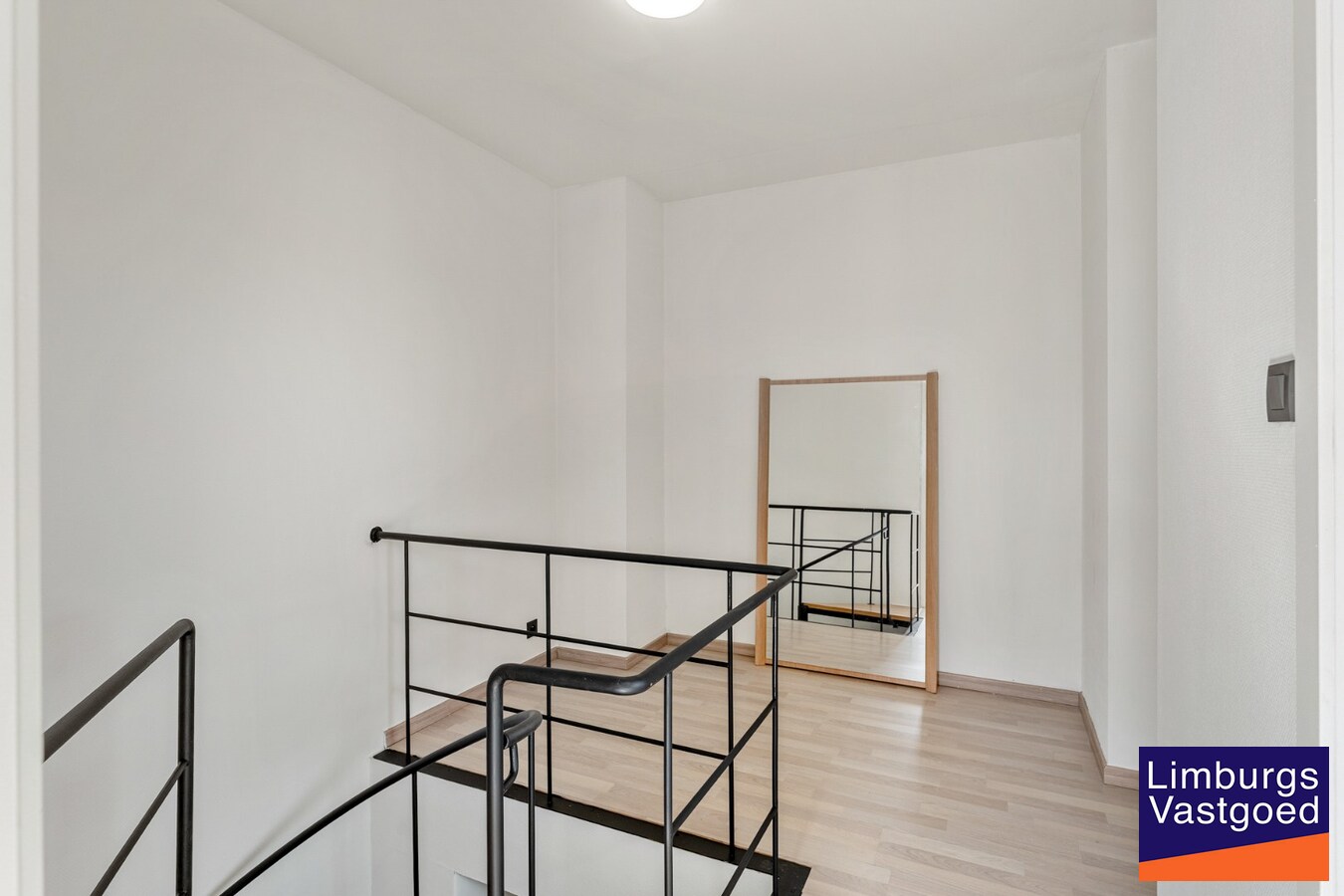 Recent gerenoveerd Duplex appartement met 3 slaapkamers en garagebox in het centrum van Hasselt. 