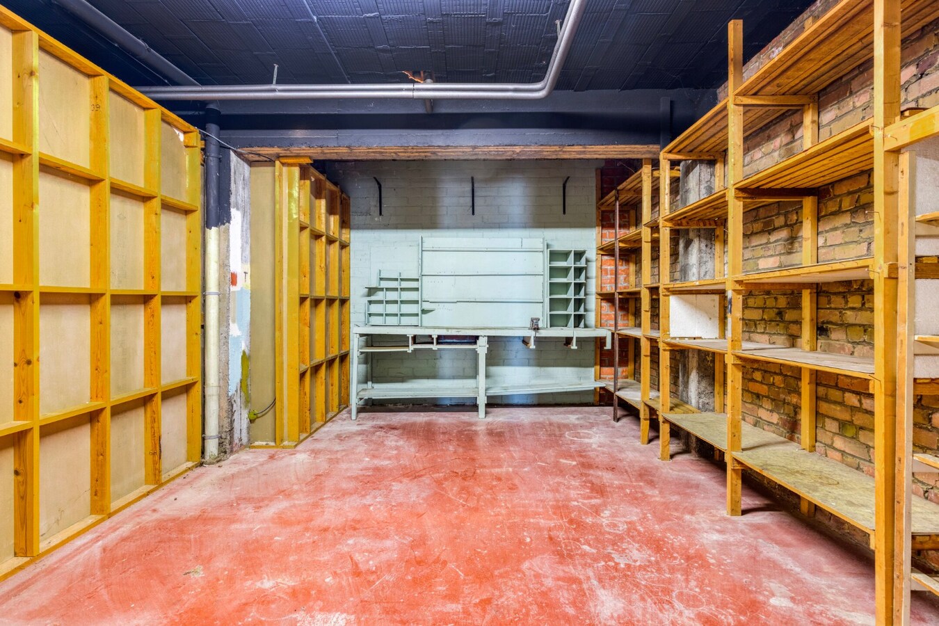 Grote gezinswoning met talrijke mogelijkheden en 4 garageboxen 