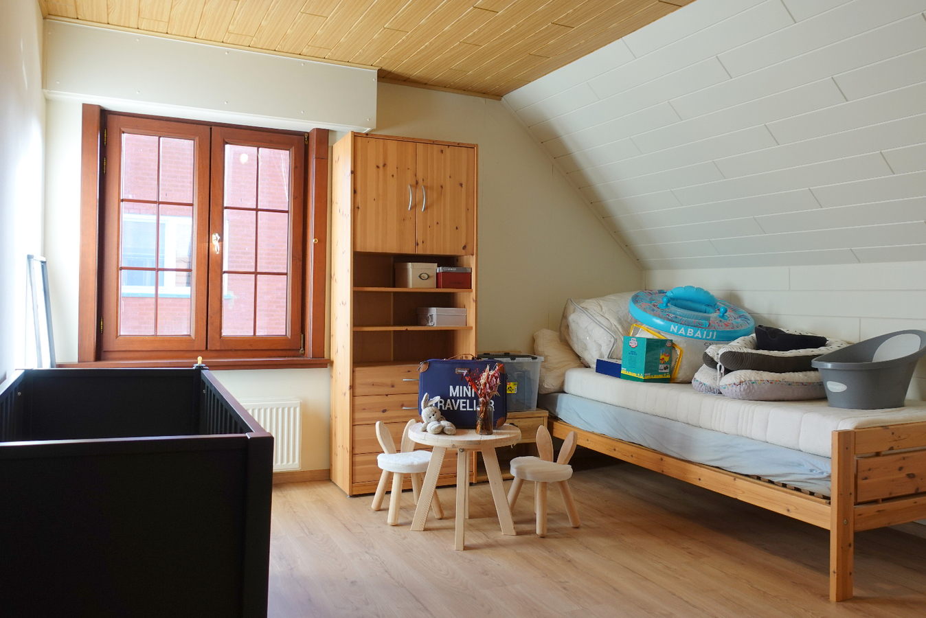 Charmante woning met 2 garages 