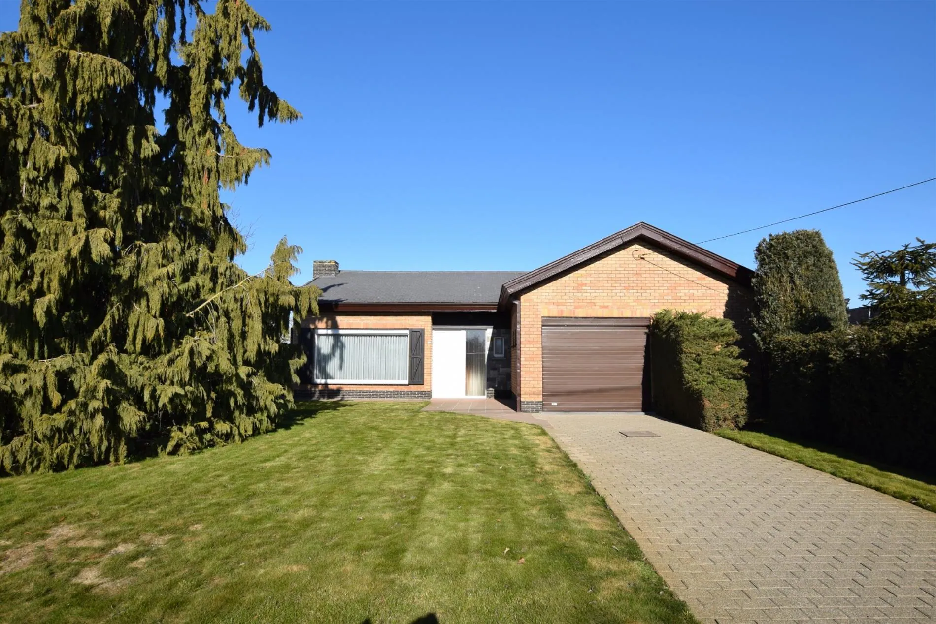 Instapklare bungalow op 944 m² te Woumen.