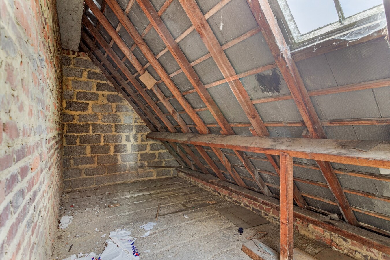 Te renoveren gezinswoning in prachtige villawijk in Mullem 