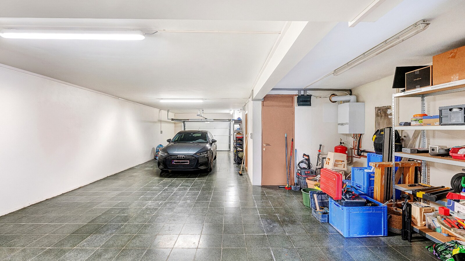 Ruime bel-etagewoning met garage en zonnepanelen in hartje Heist. 