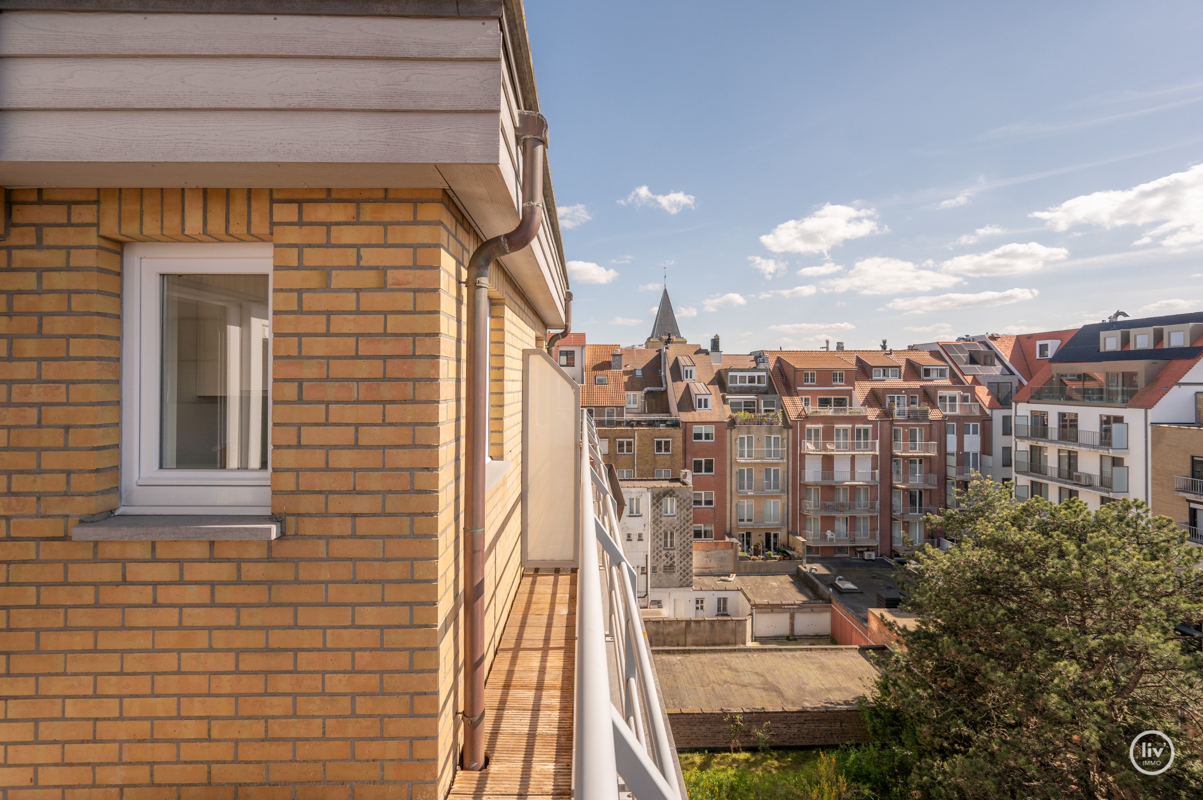 Spacieux duplex avec 3 chambres dans un emplacement de premier choix sur la Van Bunnenvaan à Knokke. 