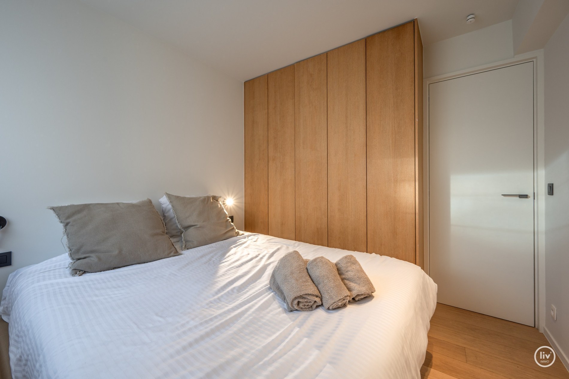 Prachtig gerenoveerd 2 slaapkamerappartement op een aangename ligging vlakbij de Lippenslaan te Knokke. 