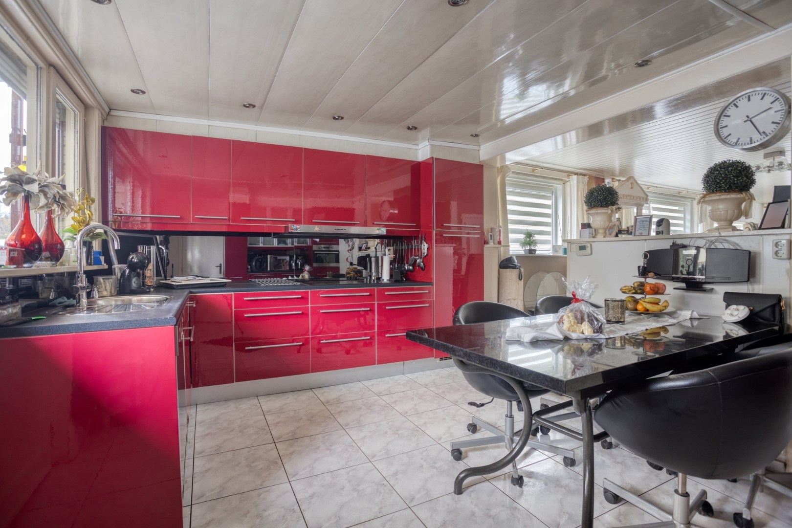 Te renoveren woning met 5 slpk. op ruim perceel van 18a 95ca in Mol 