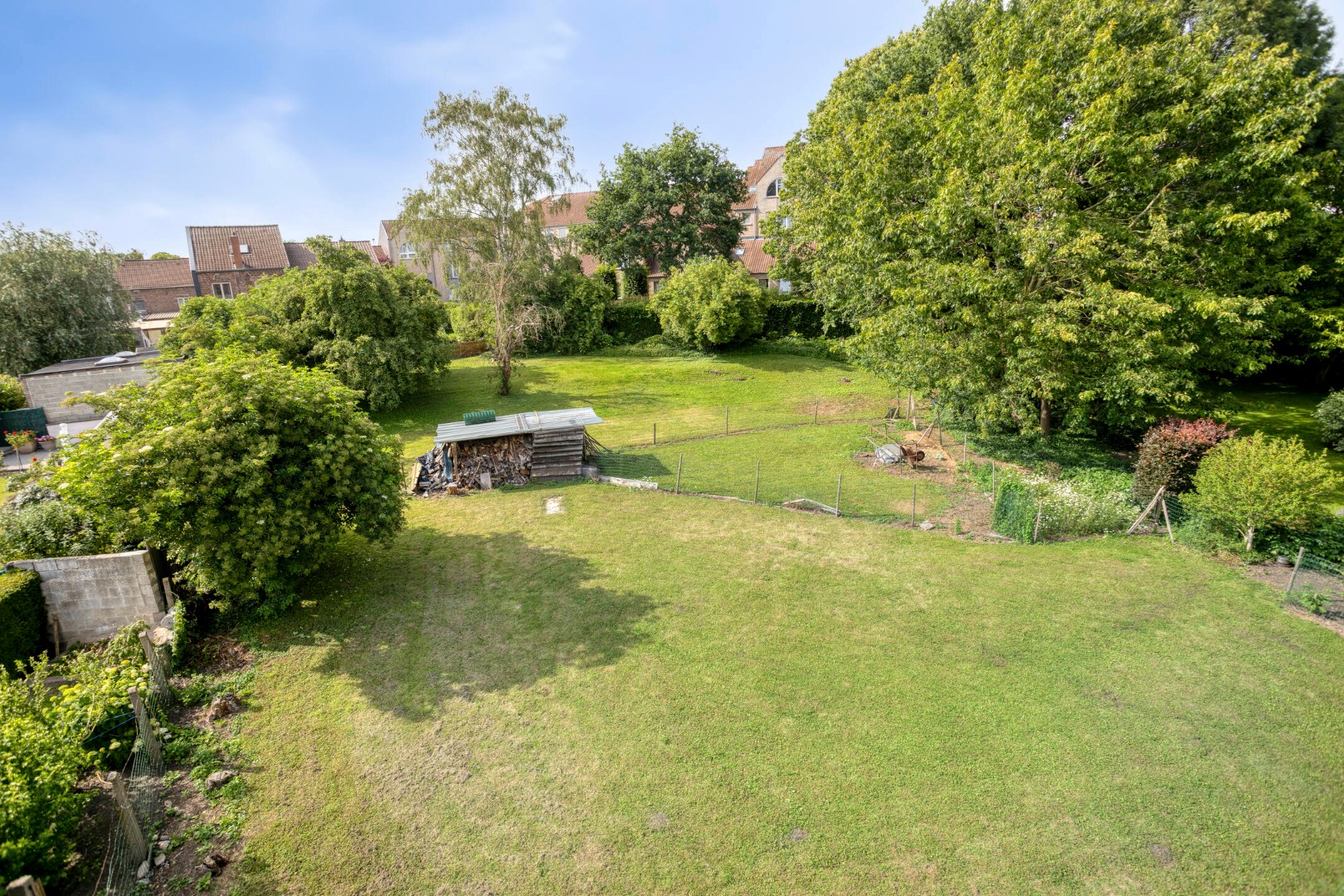Ruim bouwperceel voor open bebouwing met topligging aan het stadscentrum 