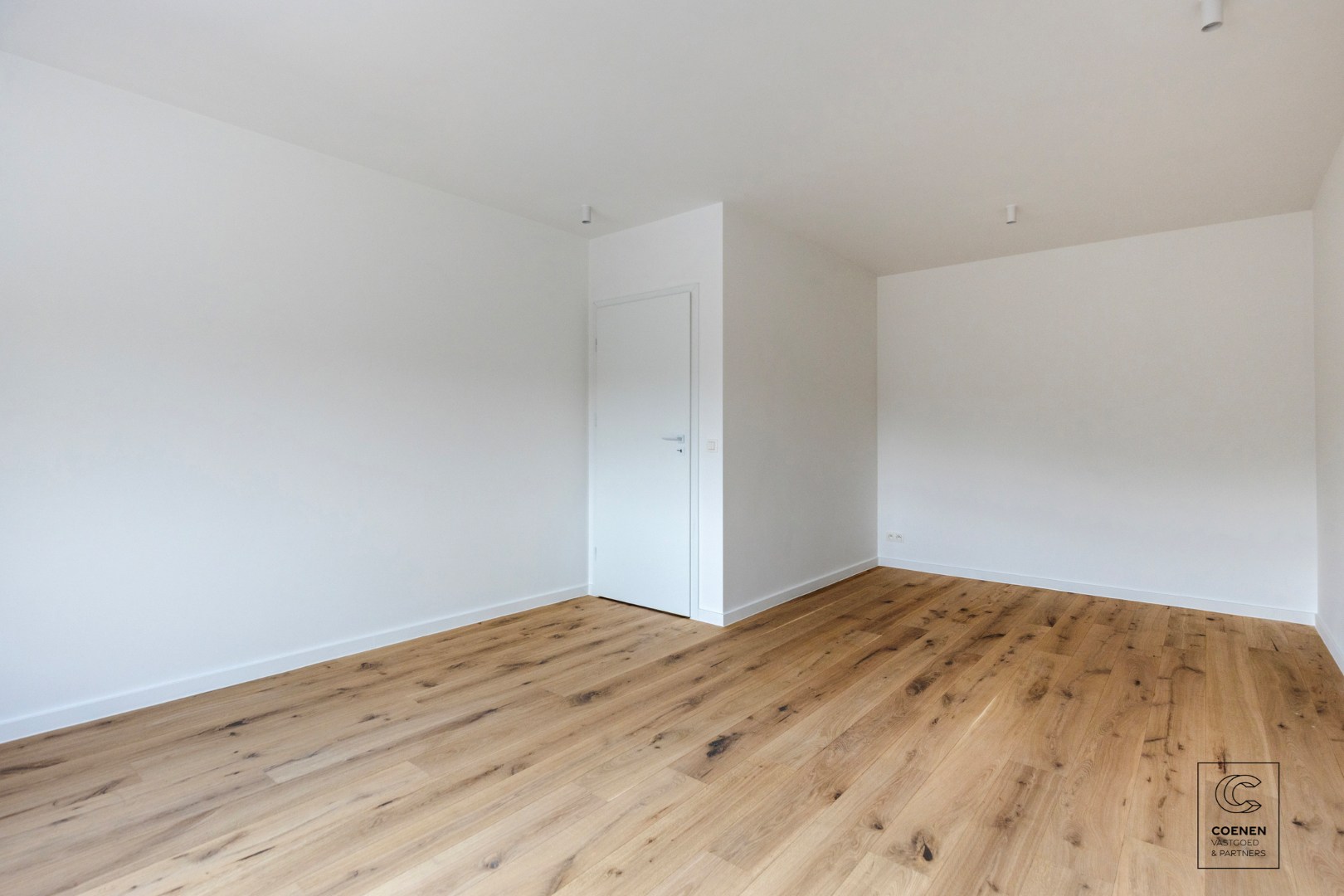 Prachtig gerenoveerde woning met 4 slpk, 2 badkamer en riante tuin op een toplocatie te Rijmenam! 