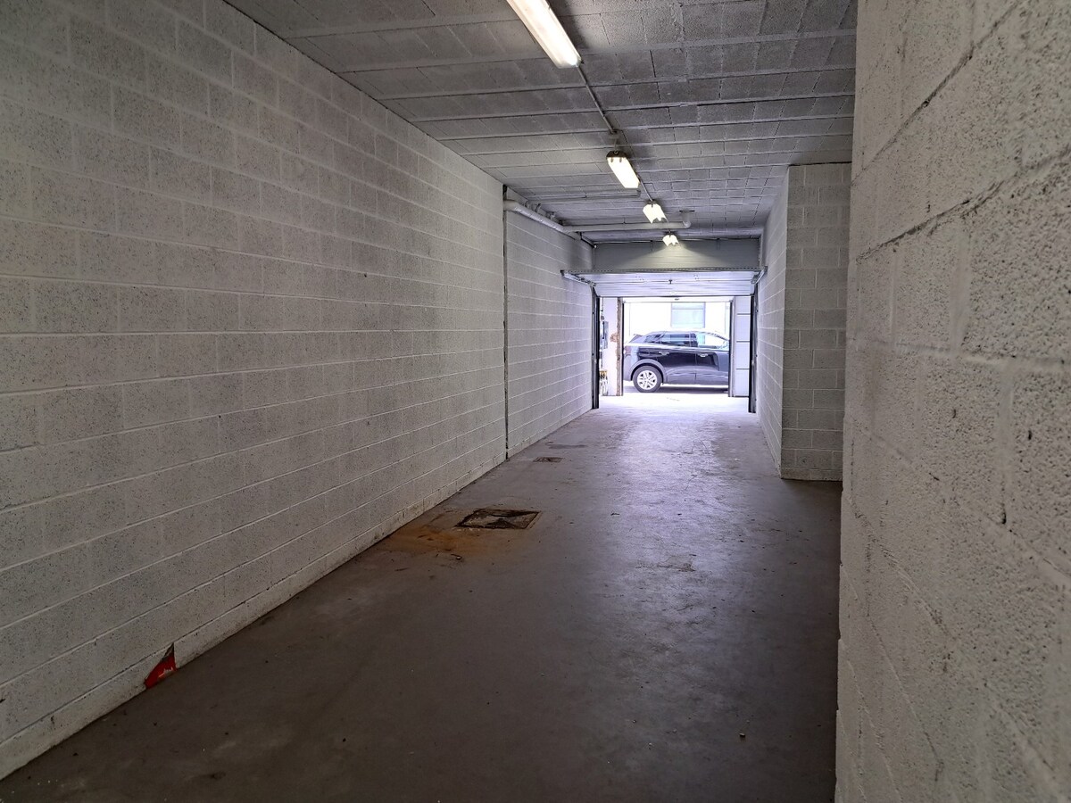 Rare coeur de ville entrepôt/ garage 