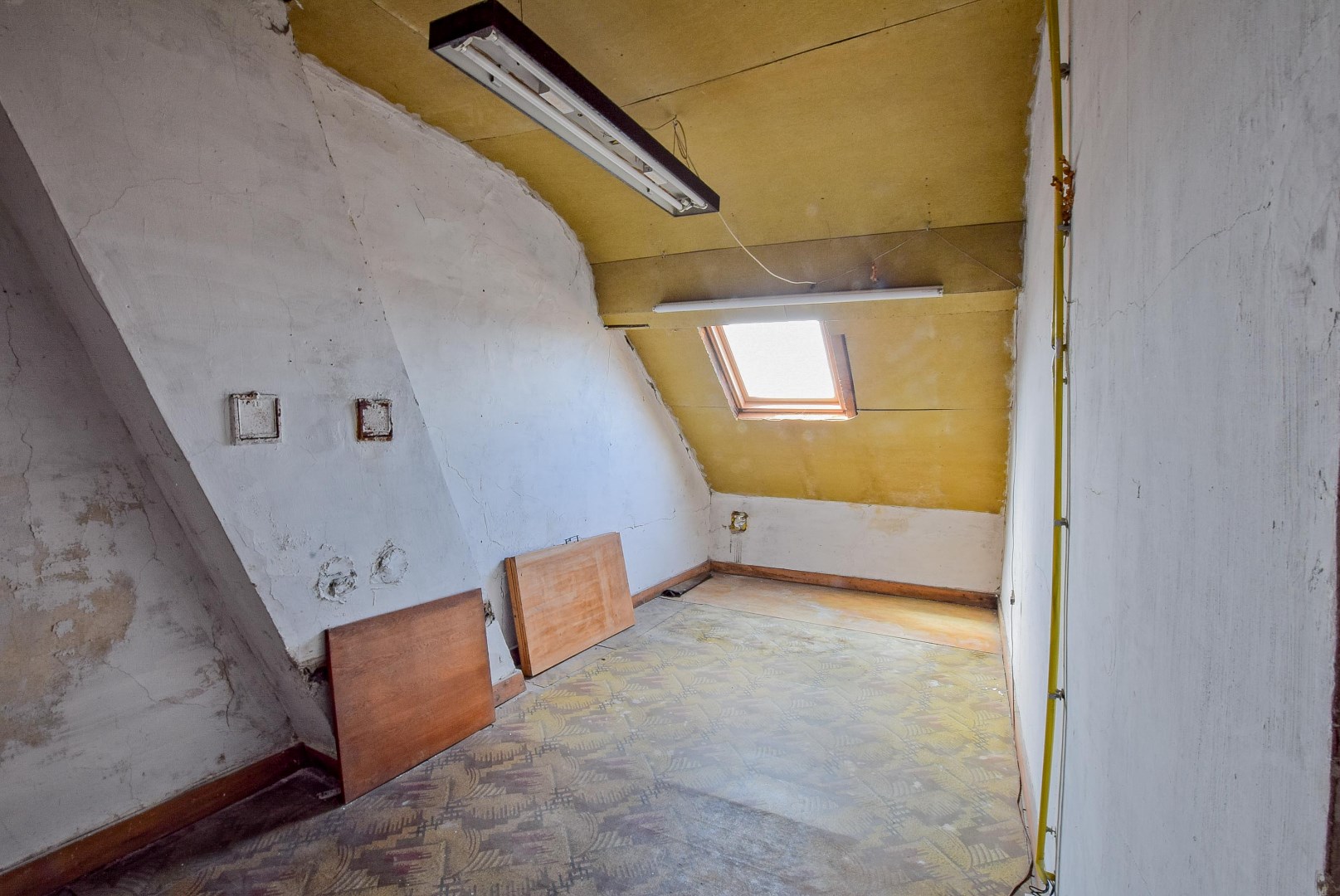 Karaktervolle woning (te renoveren)met 4 slaapkamers en tuin in hartje Nieuwpoort op 170 m². 