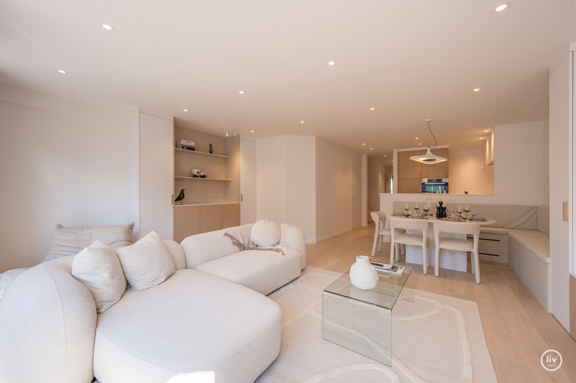Volledig gerenoveerd en stijlvol appartement in het hart van Knokke in de  Lippenslaan. 
