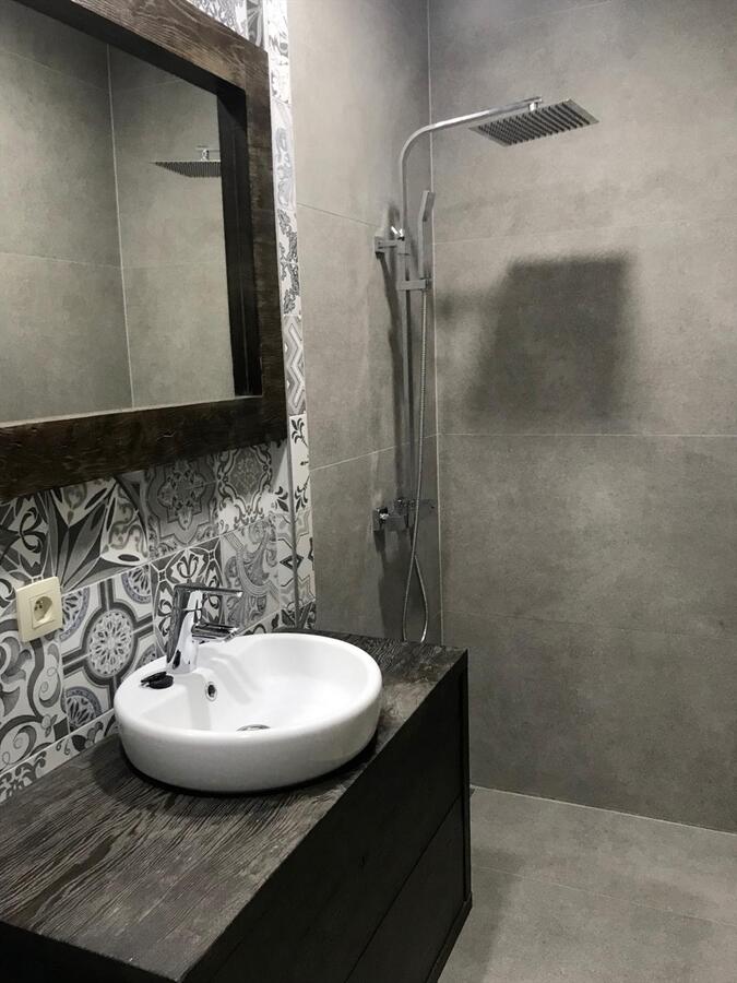 MAGNIFIEK COMPLEET GERENOVEERD 1SLAAPKAMER APPARTEMENT 