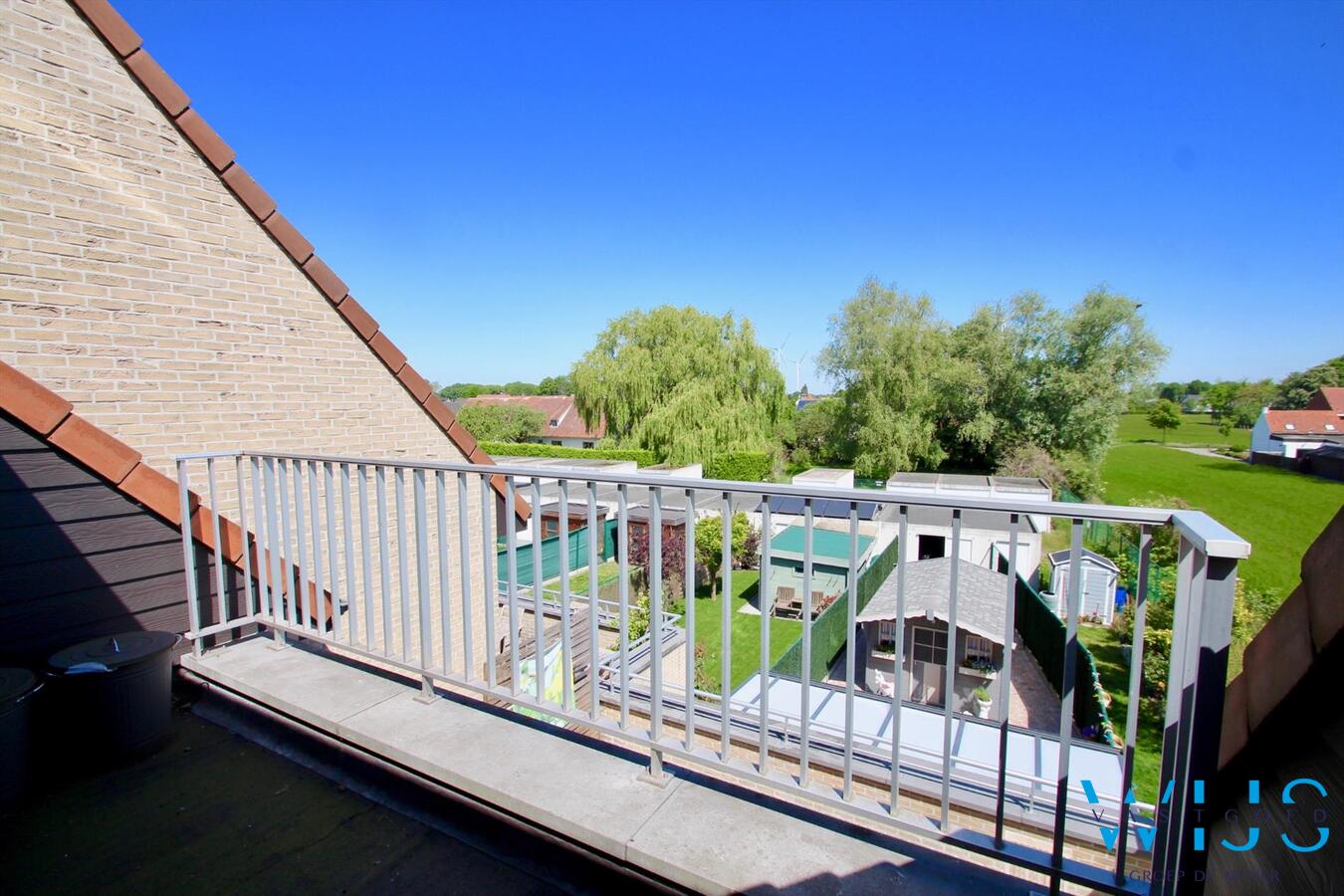 Gezellige 2 slaapkamerduplex mét garage 