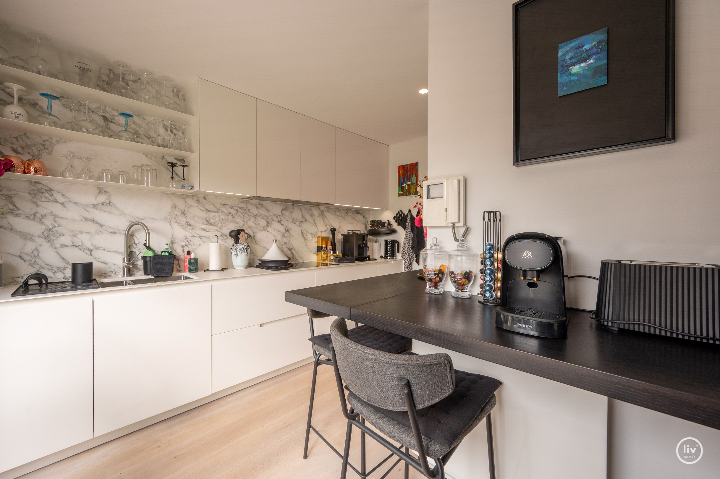 Prachtig, gerenoveerd penthouse op een topligging in de Blancgarinstraat te Knokke. 