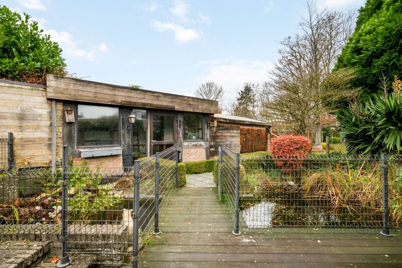 Veelzijdige woning met tuin en uitweg in Eernegem 