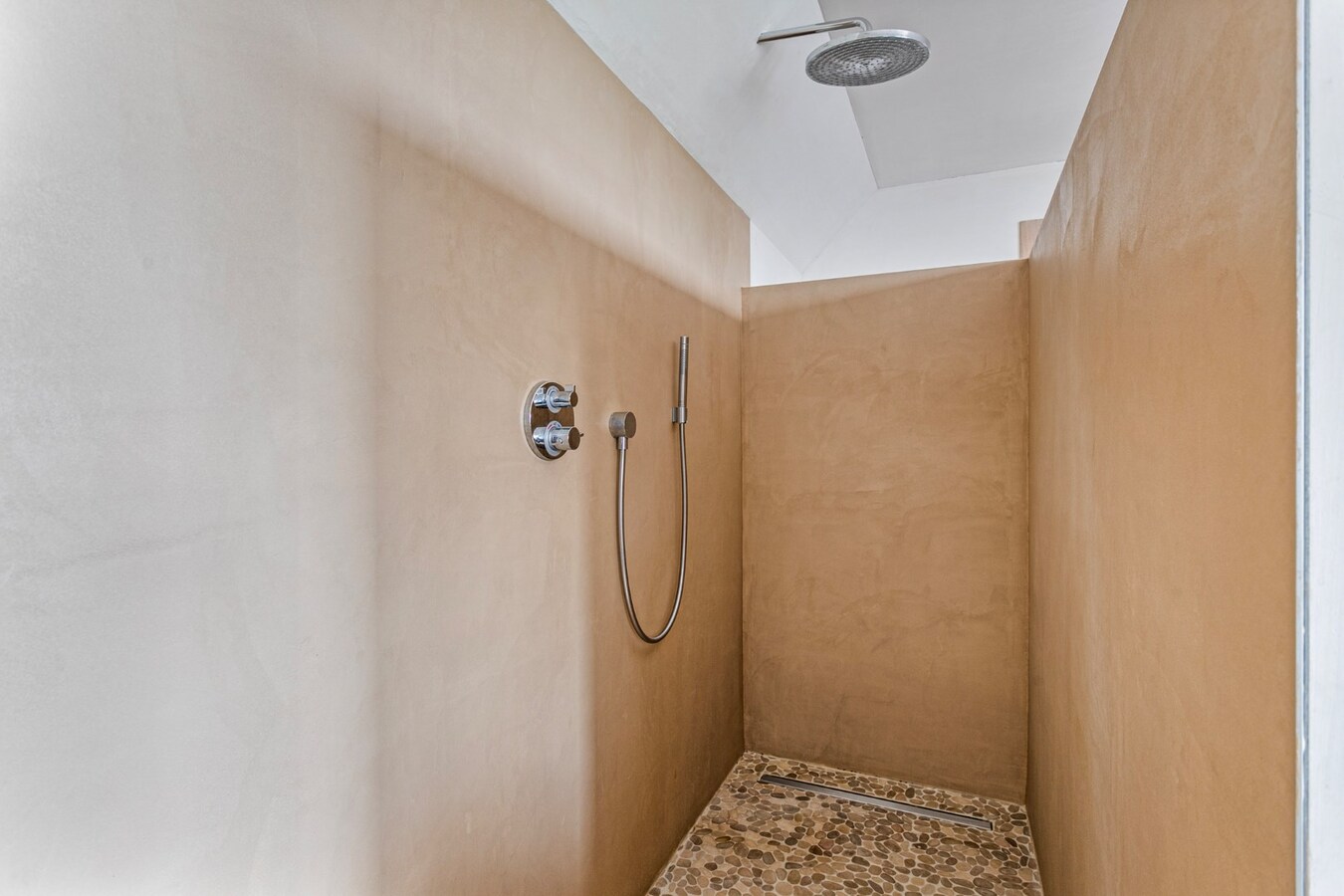 Uitzonderlijk gelegen landelijke villa met bijgebouw 