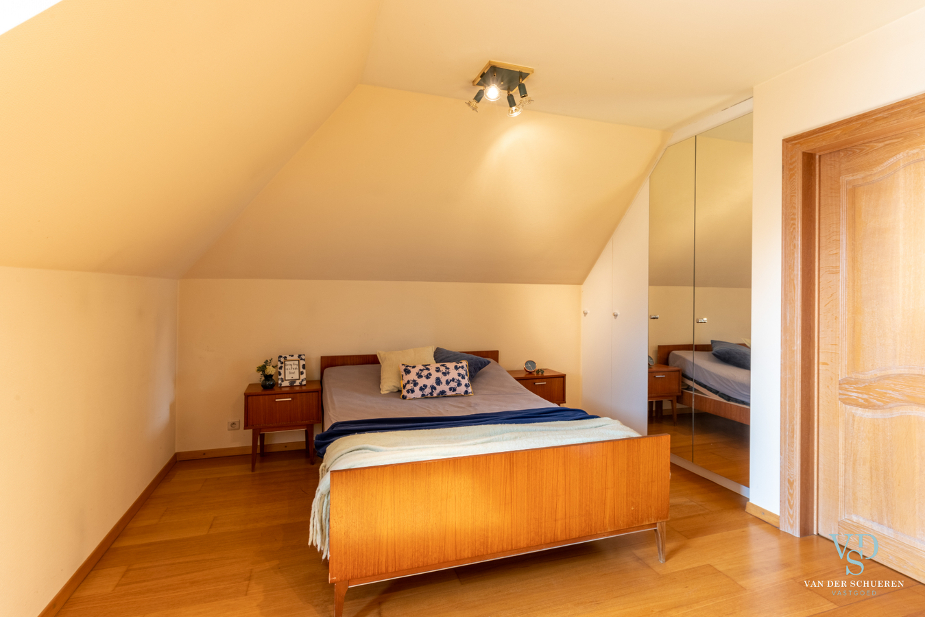 Lichtrijke, stijlvolle villa  (EPC van 254 !). 