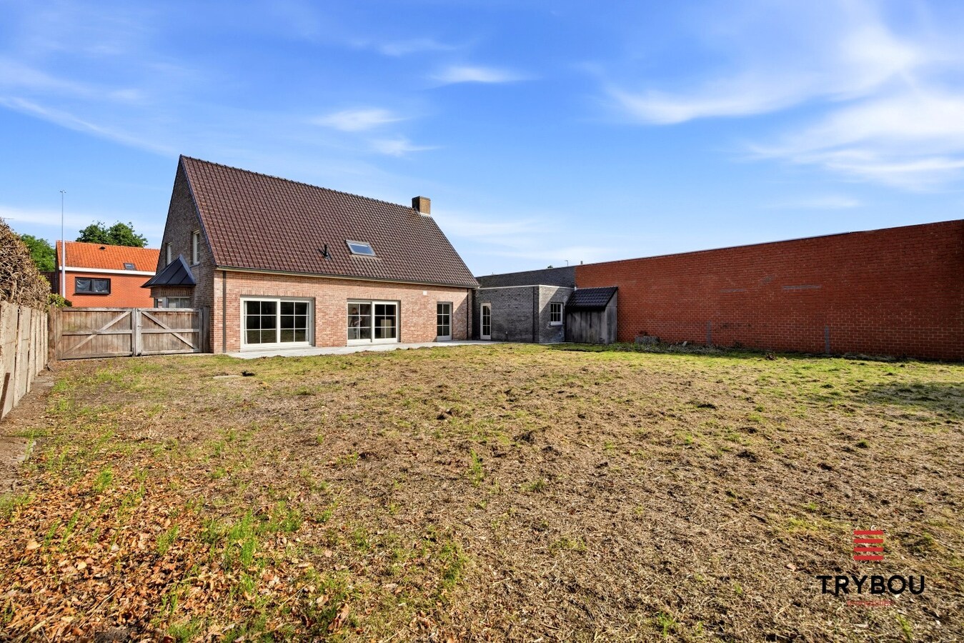 Ruime halfopen woning met 5 slaapkamers te koop in Werken met garage en ruime tuin! 