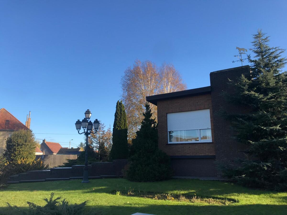 Commercieel gelegen, vrijstaande woning op perceel van 834m² 