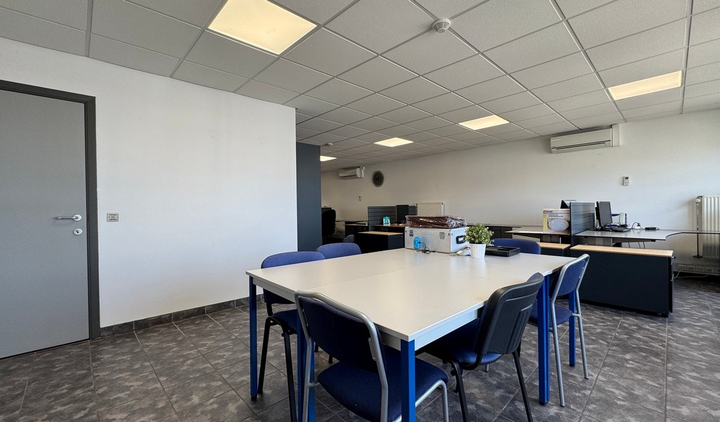 Instapklaar kantoor te huur aan N120 te Deurne