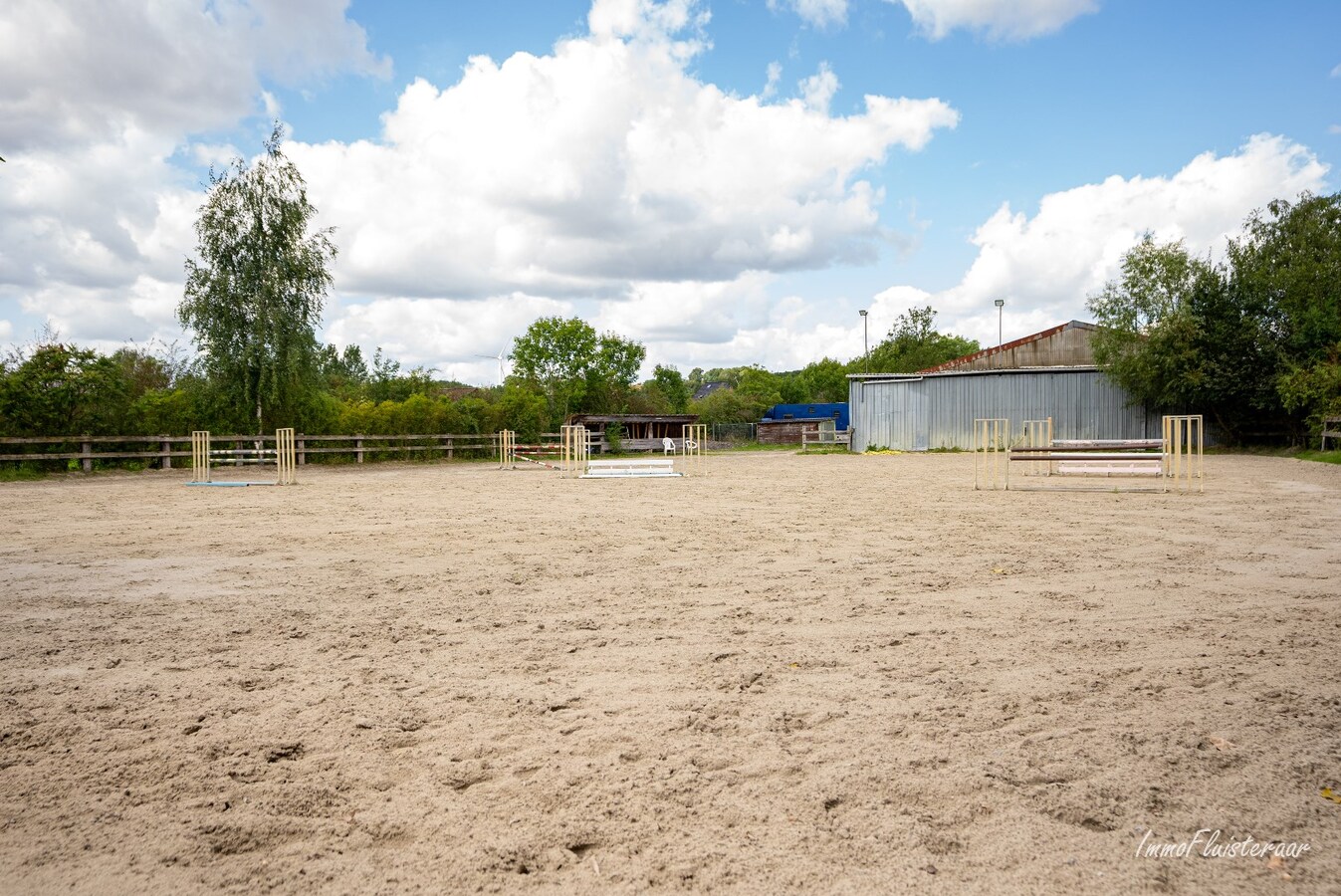 Propriété équestre avec maison à rénover à ca. 90a à Wonck (Bassenge). 