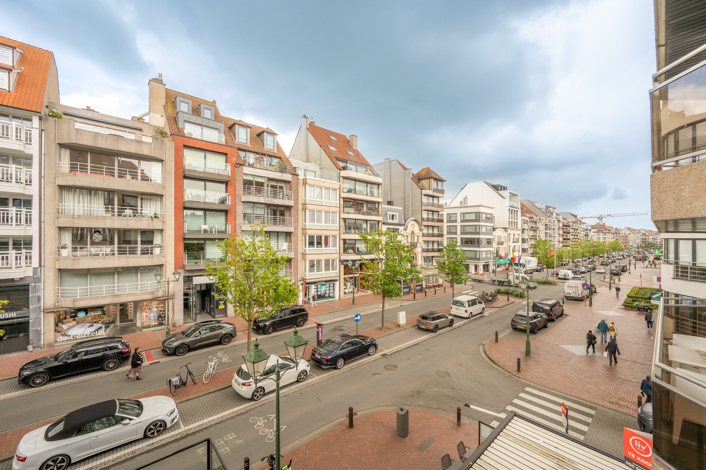 Op te frissen appartement met 2 slaapkamers te koop in het centrum van Knokke 