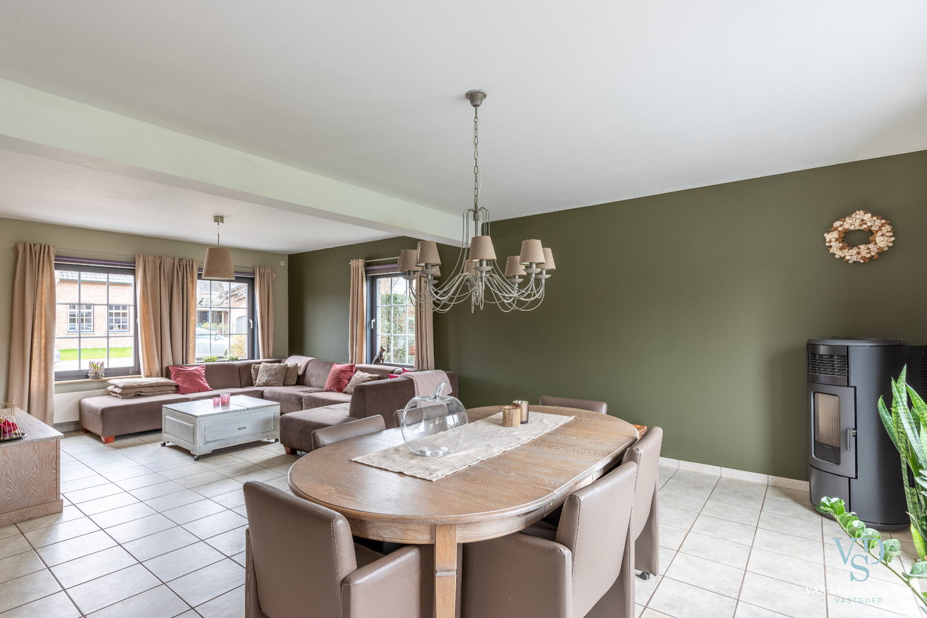 Energiezuinige, eigentijdse villa met zwembad. 