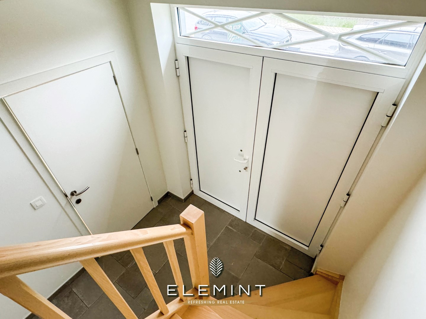 Rekkem. Ruime halfopen woning met 5 slaapkamers, tuin &amp; garage 