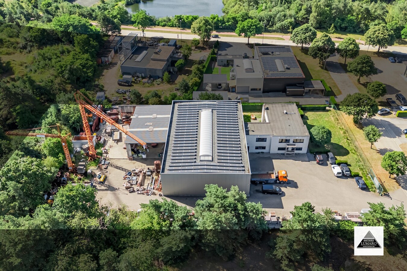 Industriegebouw 770m² met kantoren en woonst - perceel 45a 