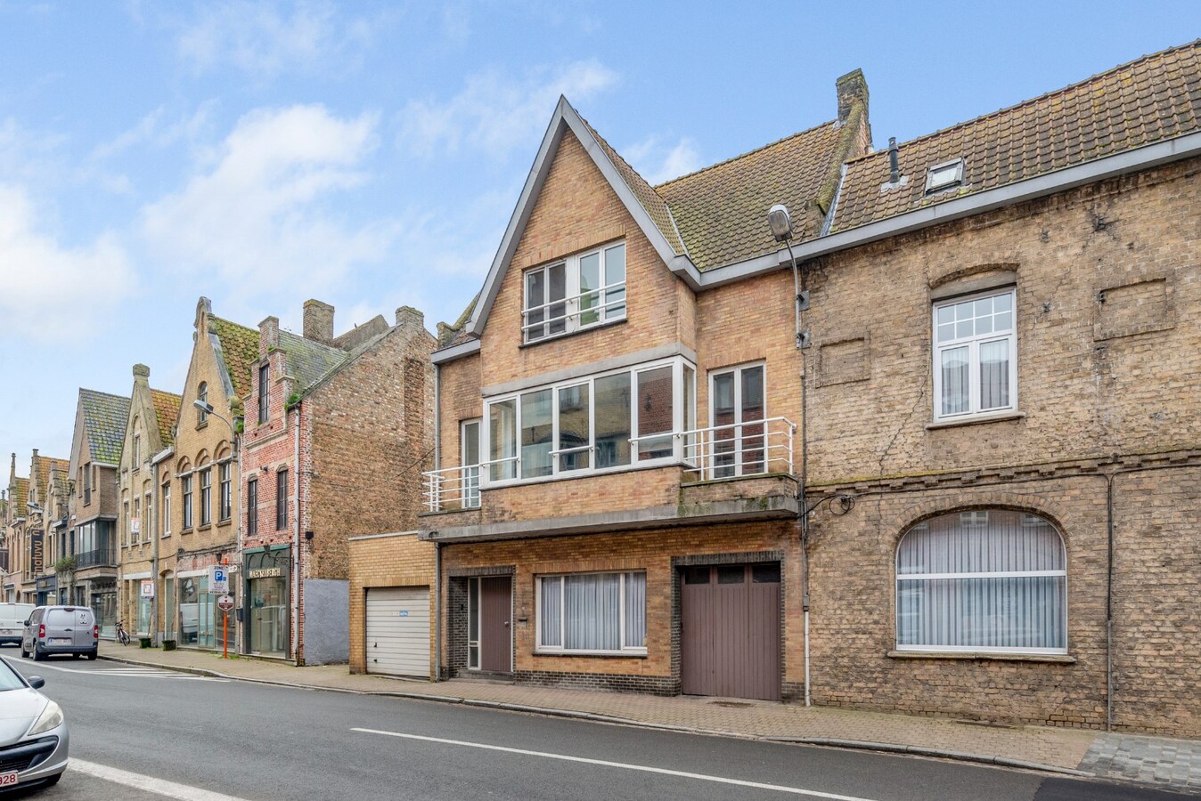 Uitstekend gelegen opbrengsteigendom op de Grote Markt van Diksmuide 