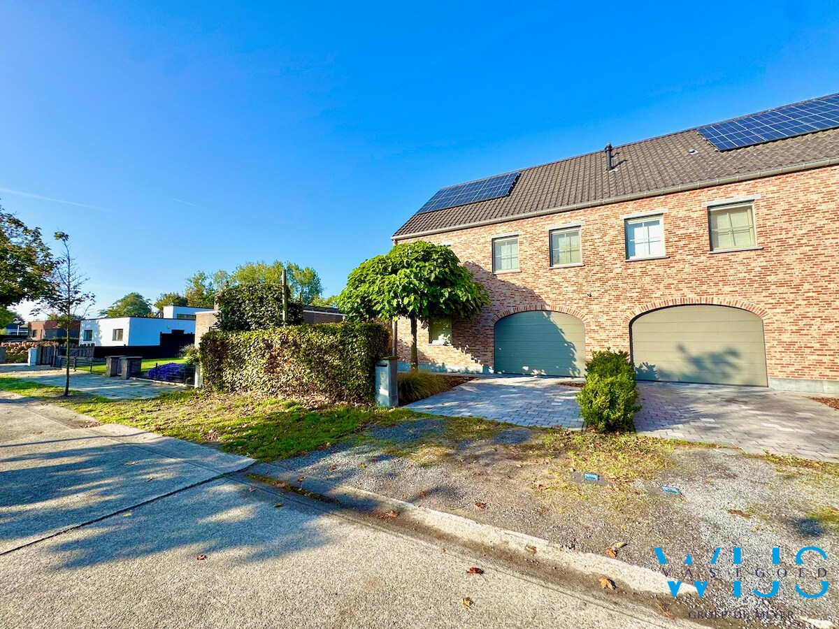 Prachtige recente woning in een zeer rustige wijk te Ertvelde ! 