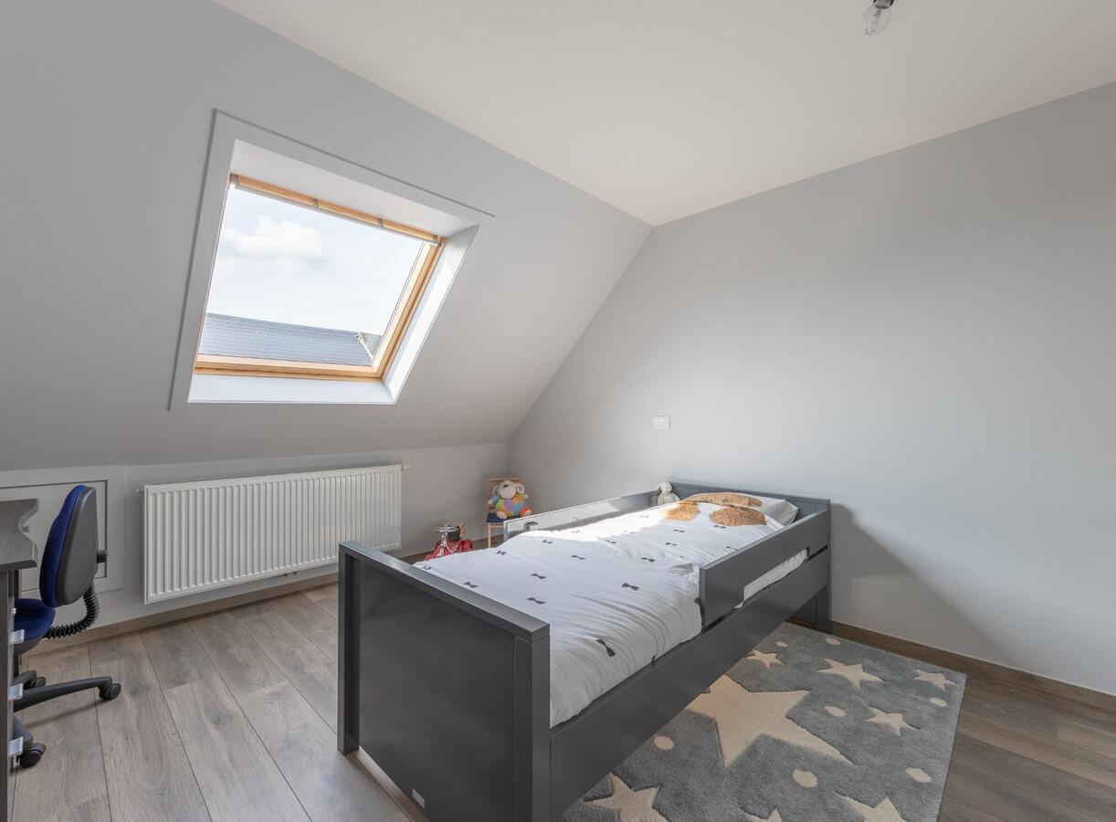 Zeer ruime woning met bijzonder veel licht én luxe  !    IDEAAL VOOR GROOT GEZIN !! 