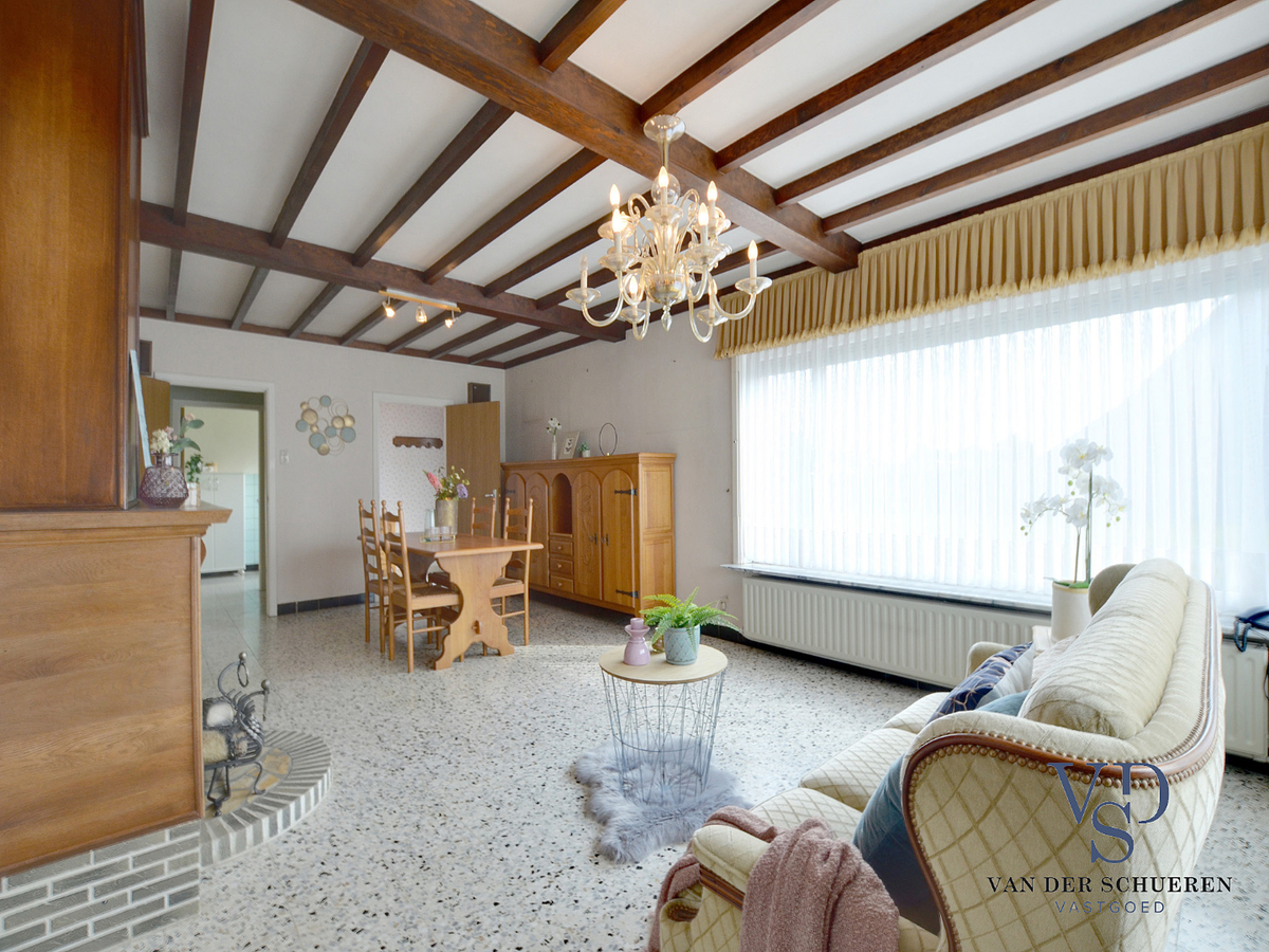 Op te frissen bungalow in doodlopende straat. 