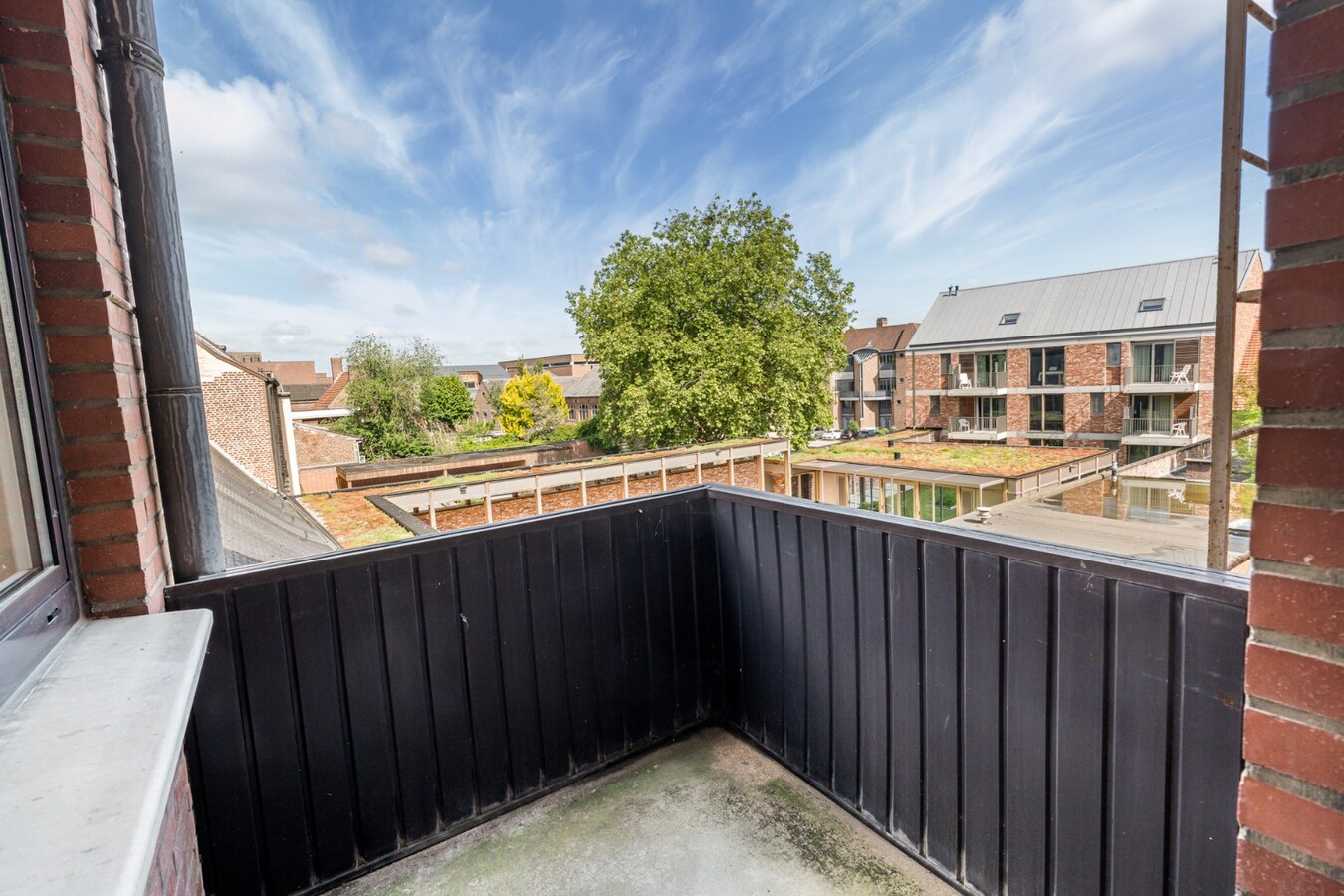 Stijlvol gerenoveerd appartement met moderne uitstraling in het centrum van Maaseik! 