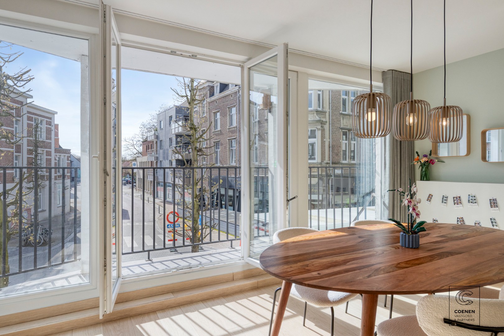 Instapklaar appartement met 2 slaapkamers en balkon op topligging in Lier! 