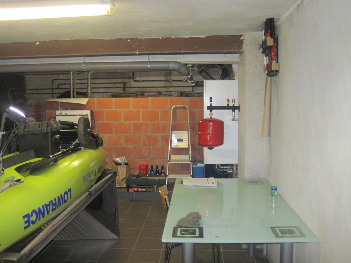 Recent vernieuwde rijwoning nabij de Schelde. 