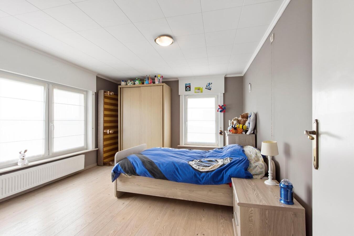 Prachtig gerenoveerde woning met 3 slaapkamers en zongerichte tuin. 