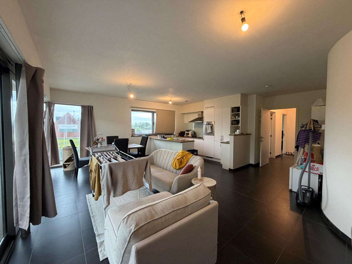 2 slpk-appartement nabij allerhande voorzieningen. 