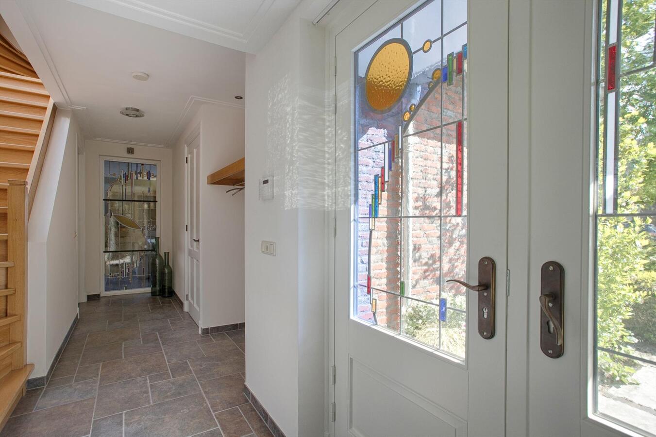 Luxe afgewerkt landhuis met gastenverblijf op een mooie locatie nabij het centrum van Hulsel gelegen op een perceel van 1264 M². 