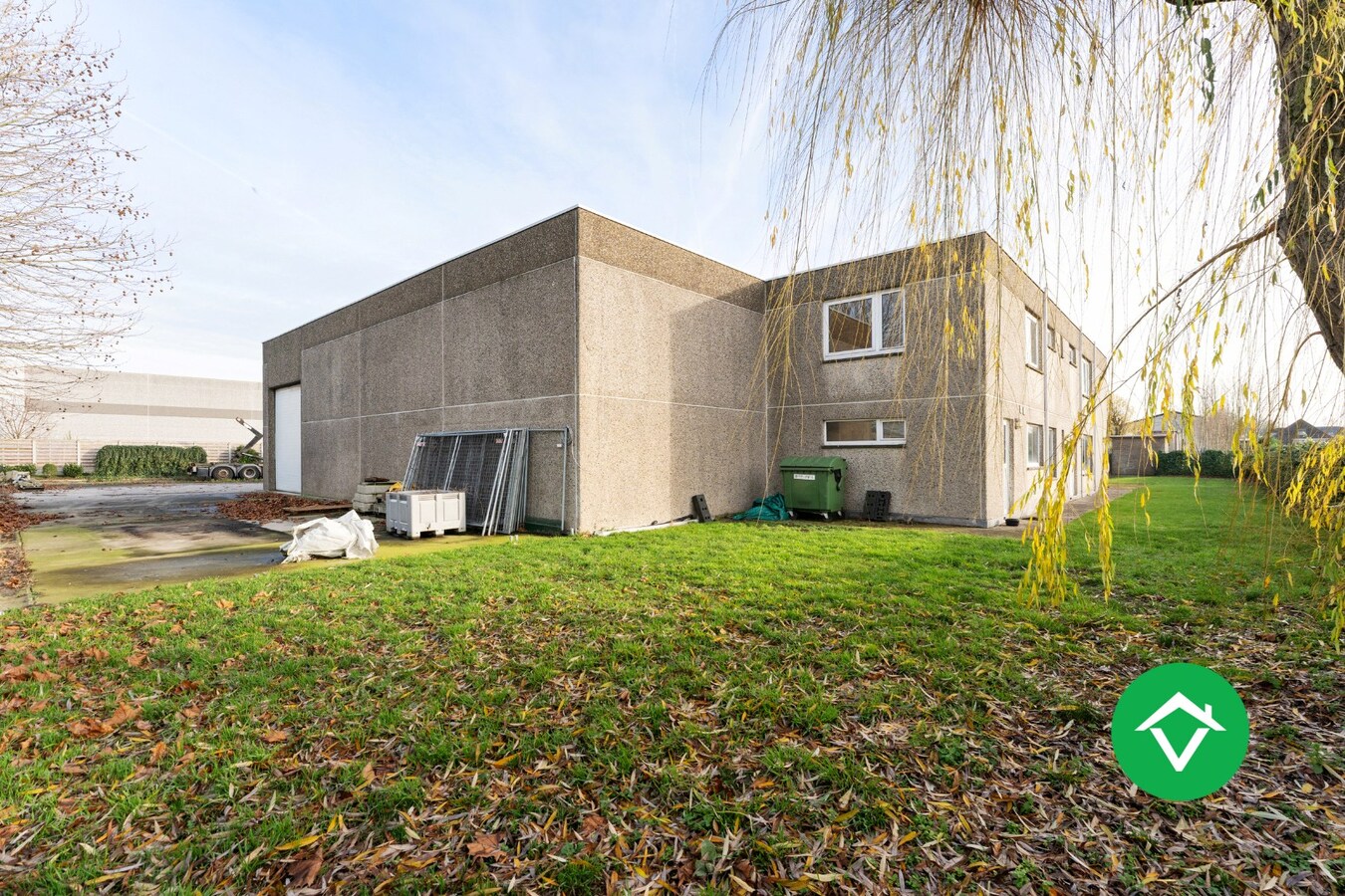 Bedrijfsgebouw met woonst te Ichtegem 