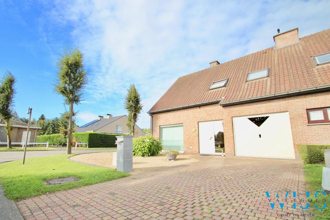 Gezellig &amp; ruim woonhuis in een zeer aangename wijk te Ertvelde ! 