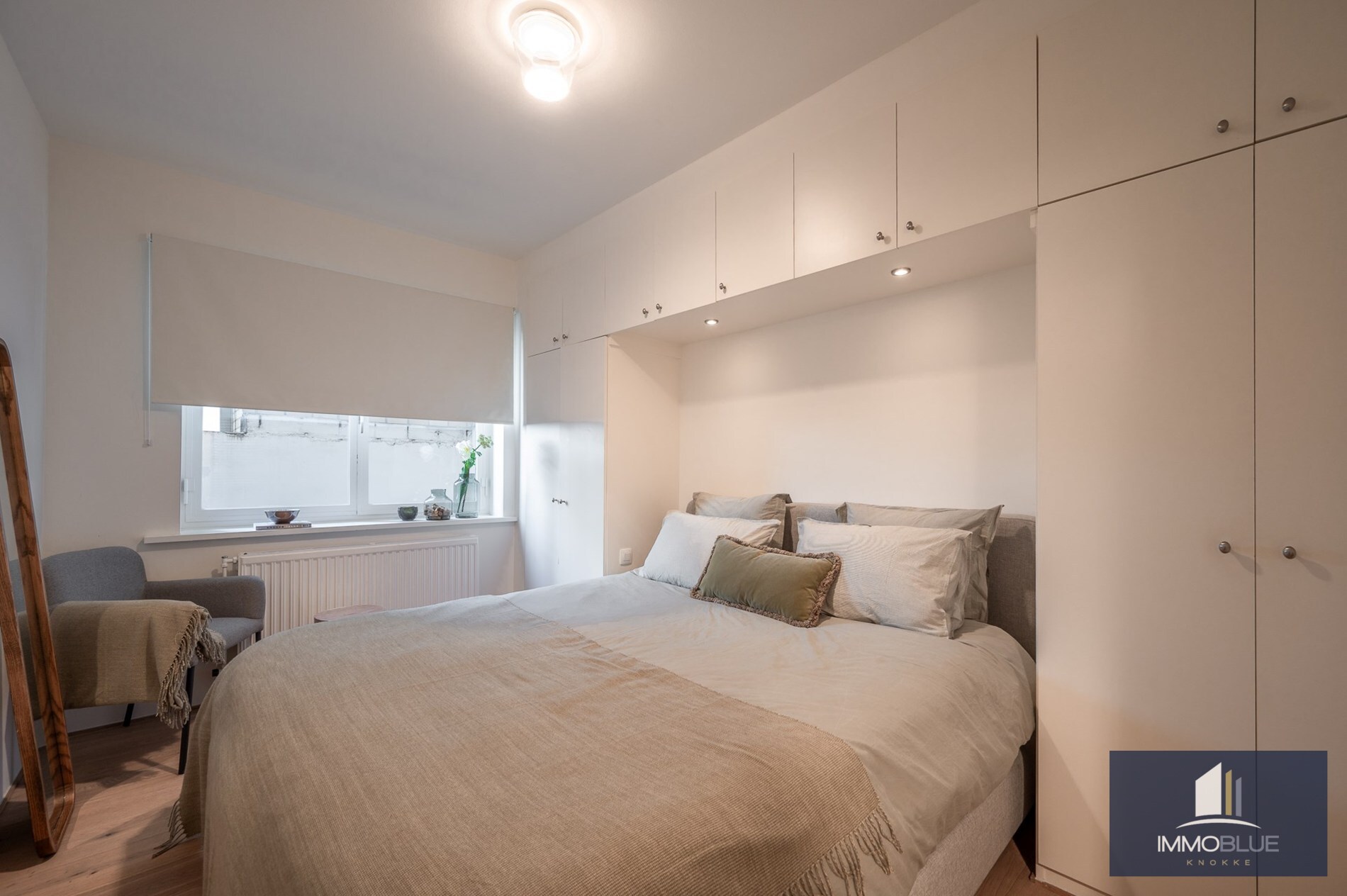 Stijlvol appartement met een gevelbreedte van circa 6 meter genietend van zijdelings zeezicht gelegen aan de Kustlaan. 